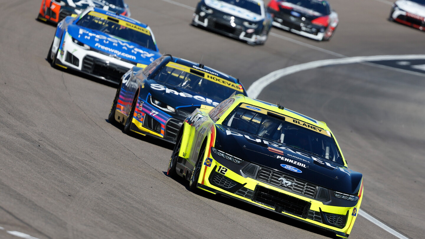 Chase Briscoe dominates the Las Vegas Motor Speedway to win South Point 400.