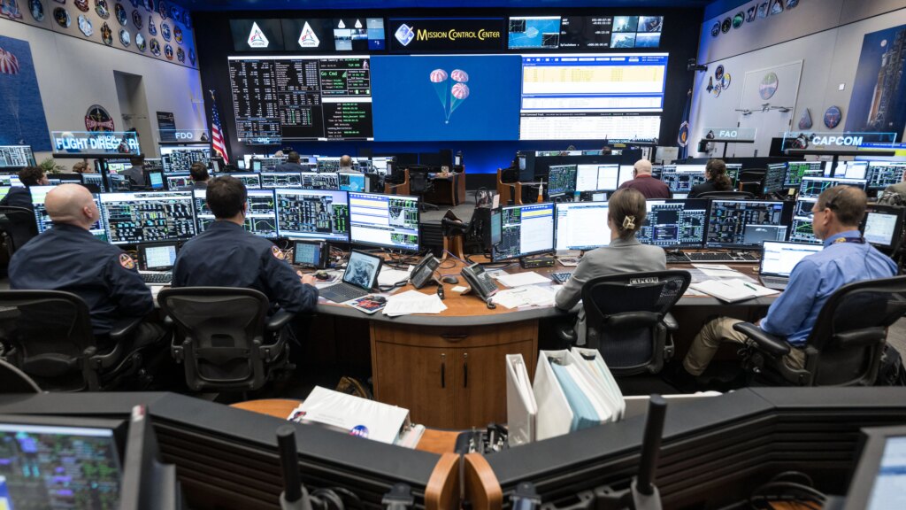 NASA Opens Applications for Next Generation of Space Mission Flight Directors
