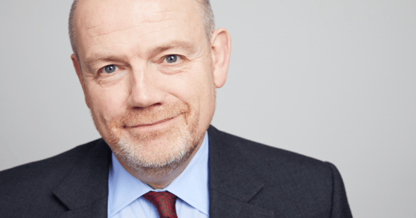 Paramount negotiates with Mark Thompson to maintain his role as CNN chief executive.