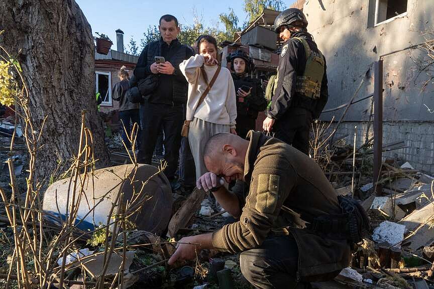 Russian Attacks Kill At Least Five People and Injure Thirty Across Ukraine
