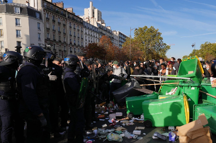 Hundreds of Schools Blockaded Across France in Massive Wave of Student Protests