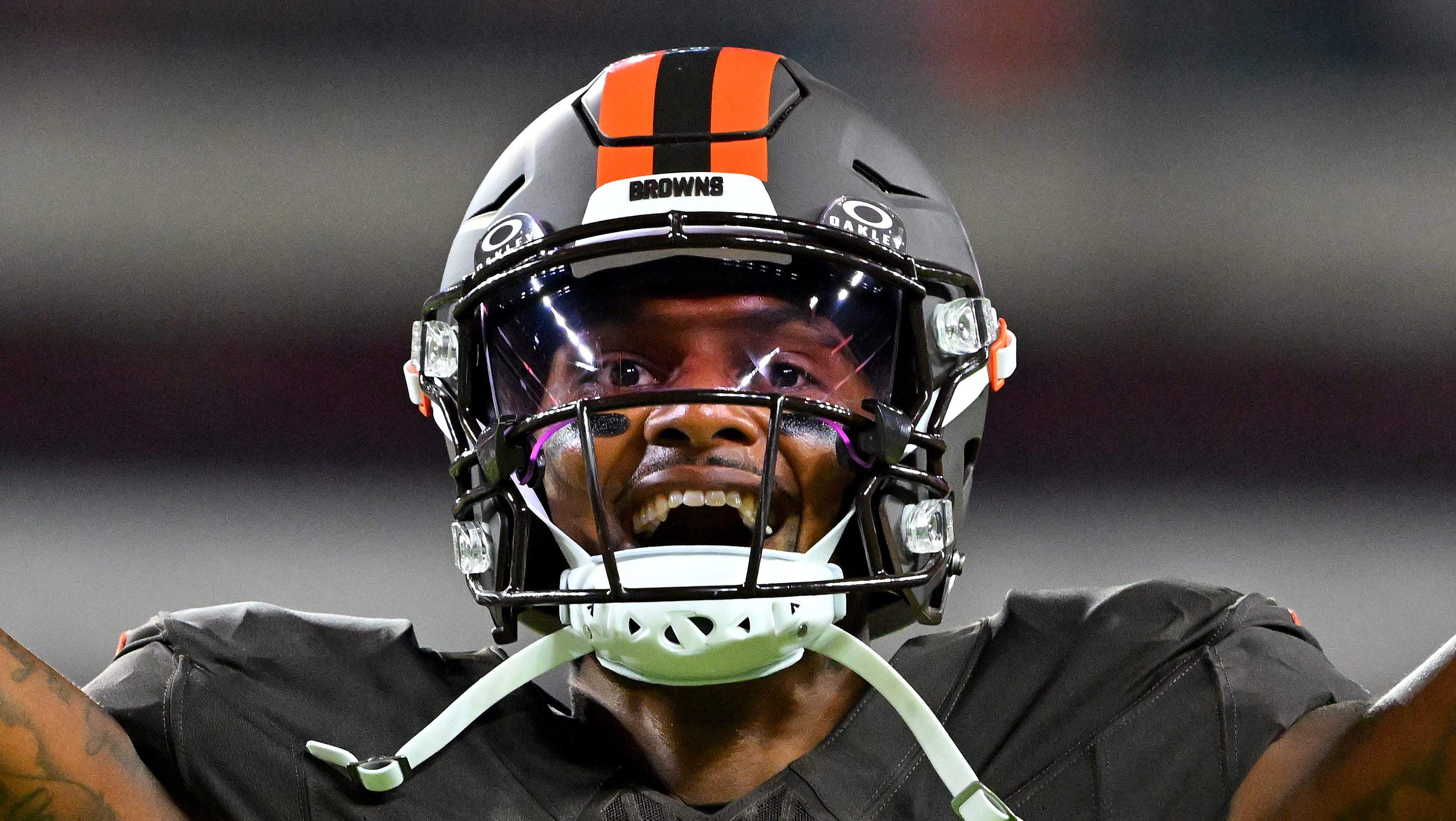 Browns Defeat Steelers 27-24 on Late Field Goal to Take AFC North Lead