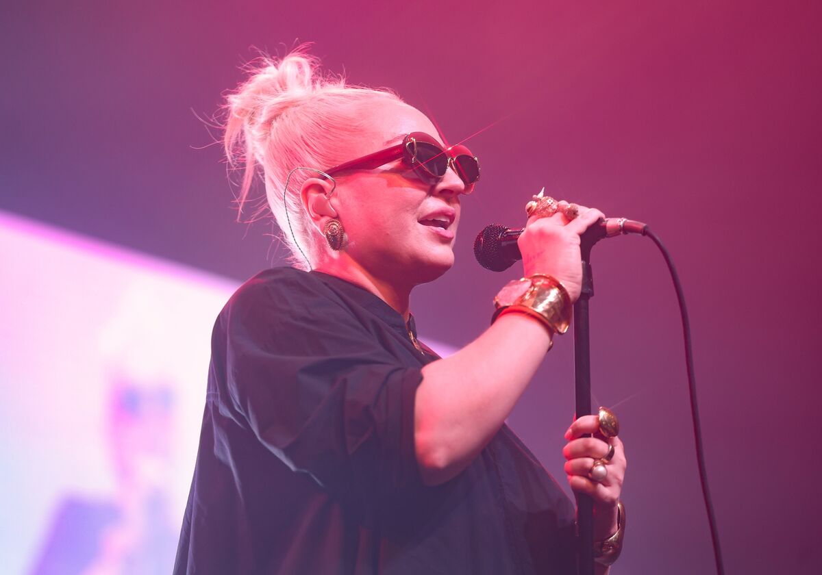 Swedish-based Pophouse Entertainment acquires a fifty percent stake in Sia's music catalog.