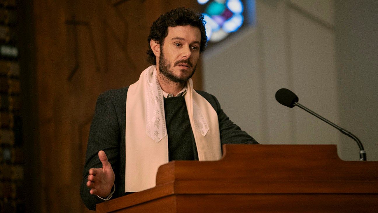 Consulting Rabbi Criticizes Netflix Star Adam Brody Over Gaza Comments