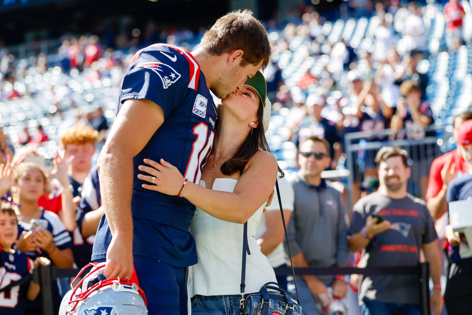 New England Patriots Fans Fear Mac Jones Flashbacks Amid Drake Maye Struggles