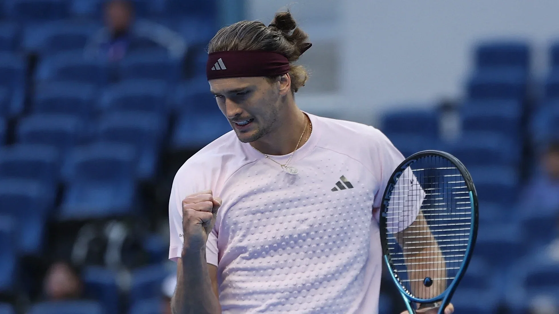Alexander Zverev defeats Shang Juncheng to set up China Open quarterfinal against Novak Djokovic