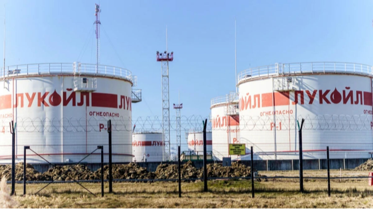 U.S. and Russia Discuss $20 Billion Lukoil Asset Sale Amid Ukraine Talks