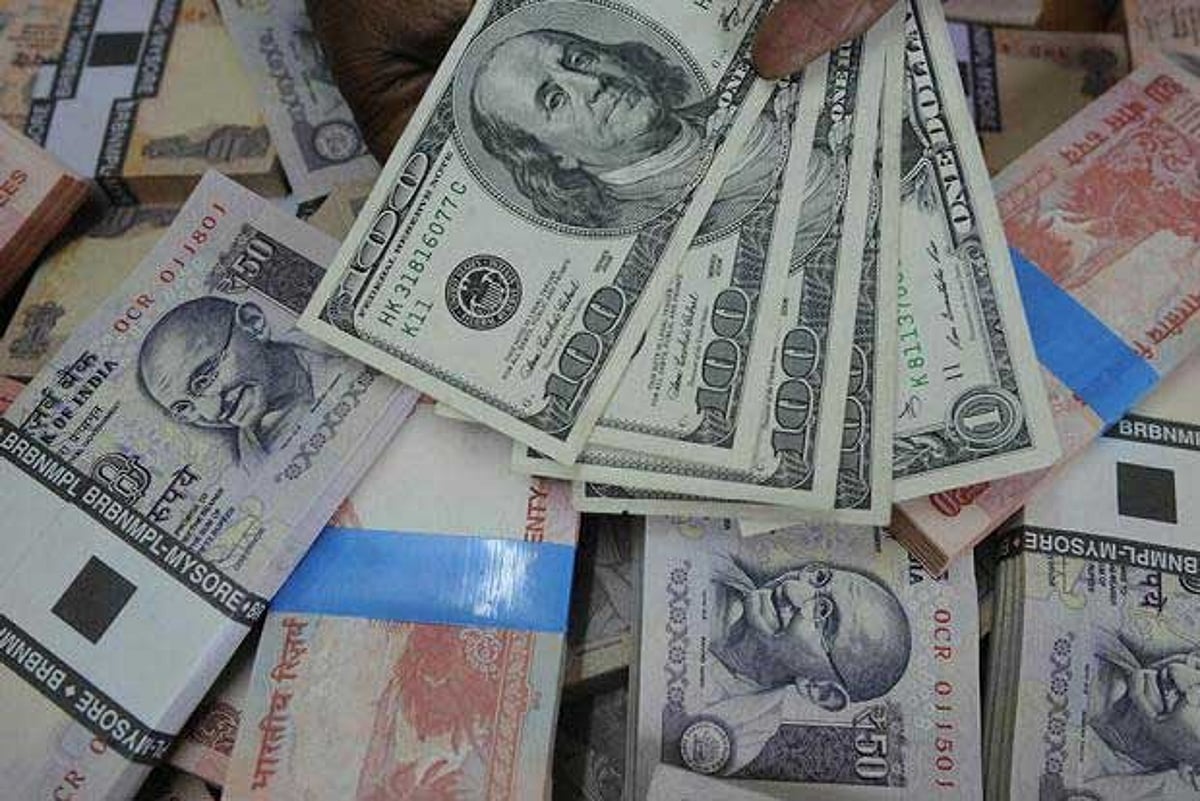 Indian Rupee Falls Near 96 Per Dollar Amid Sustained Outflows and RBI Rate Hike