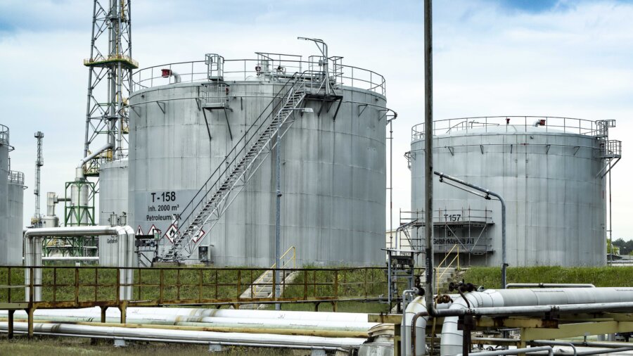 G7 Nations to Release 100 Million Barrels of Oil to Stabilize Markets