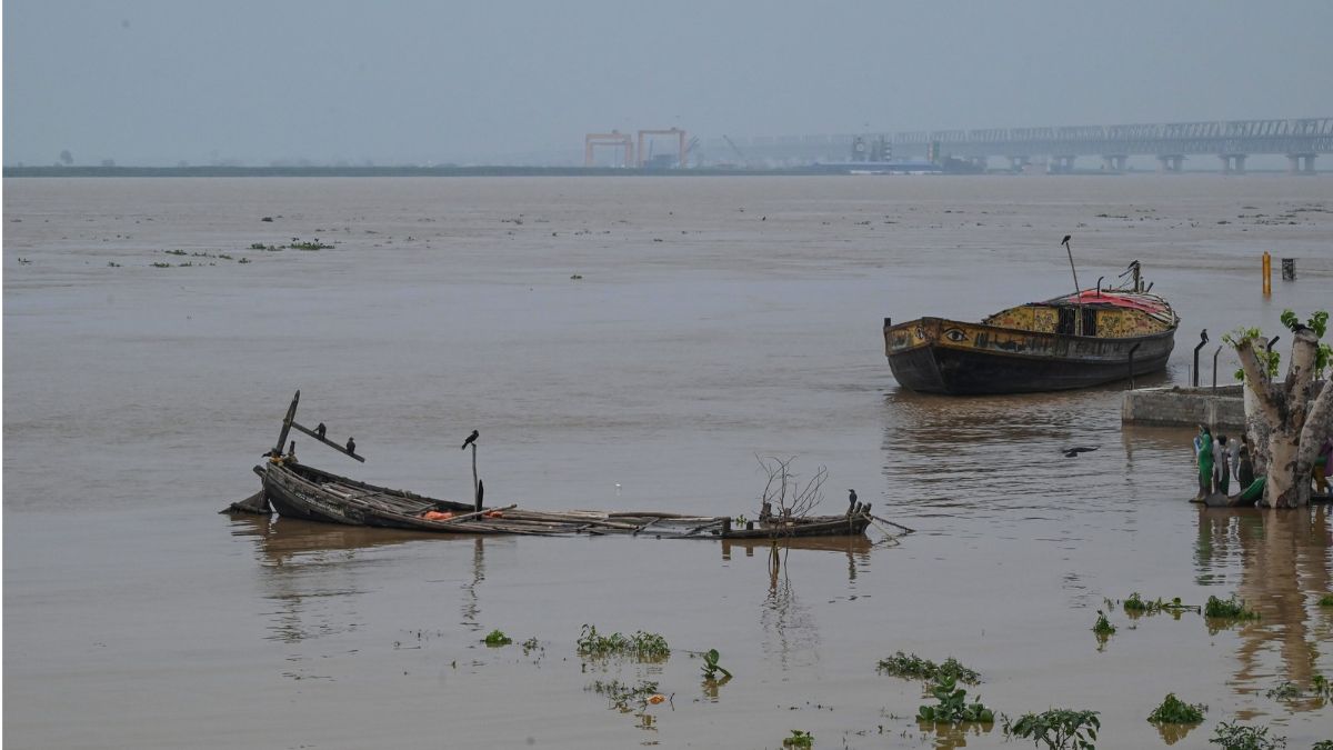 Eight Students Drown During Group Picnic at Maharashtra Beach