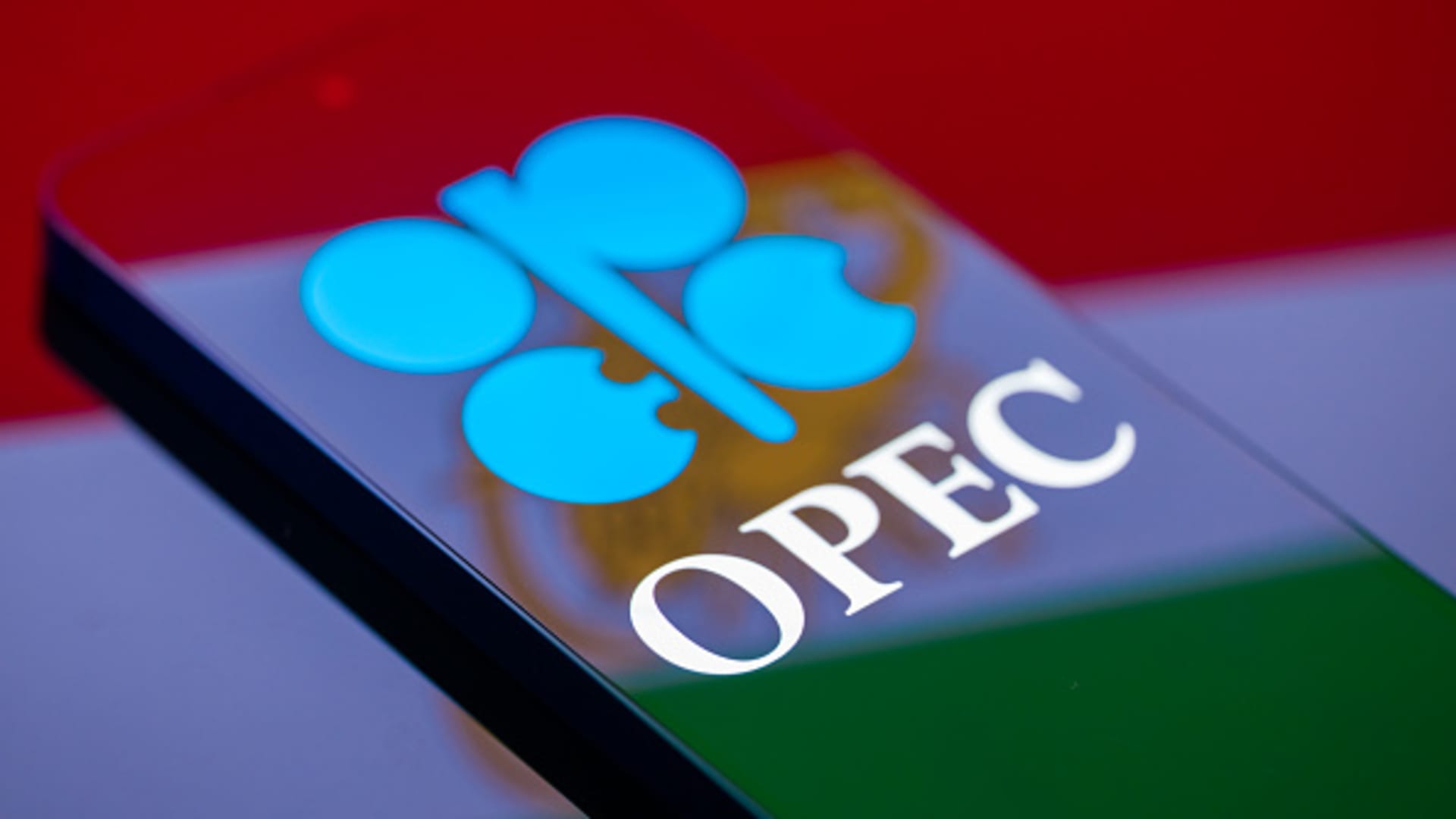 OPEC+ Keeps November Oil Production Quotas Steady Amid Ongoing Market Pressures