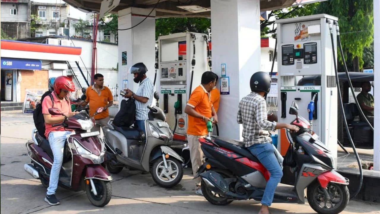 Oil prices fall 3% as discussions ease concerns over tight diesel supplies.