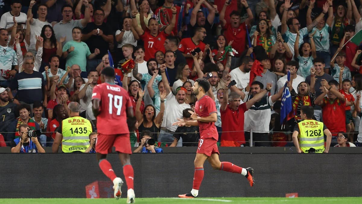 Norway Captain Martin Ødegaard Limps From Pitch After Late Bernardo Silva Challenge