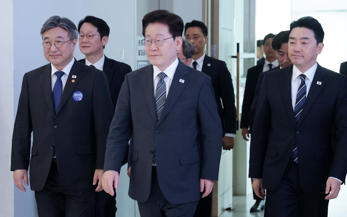 South Korea demands an apology from Ukraine over the public disclosure of North Korean POWs.
