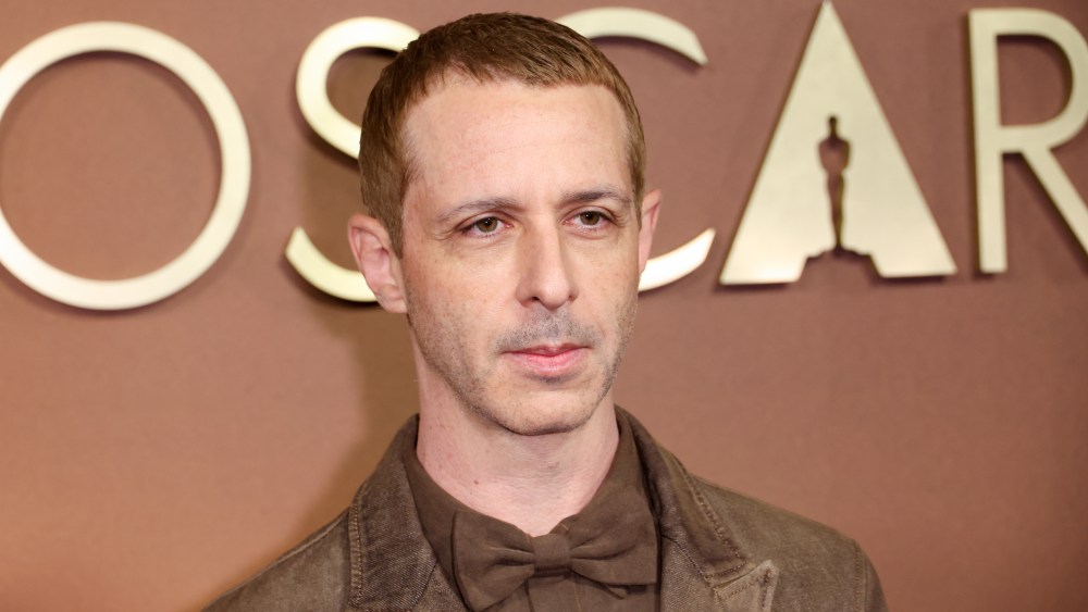 Actor Jeremy Strong Defends Method Acting and Refuses to Apologize