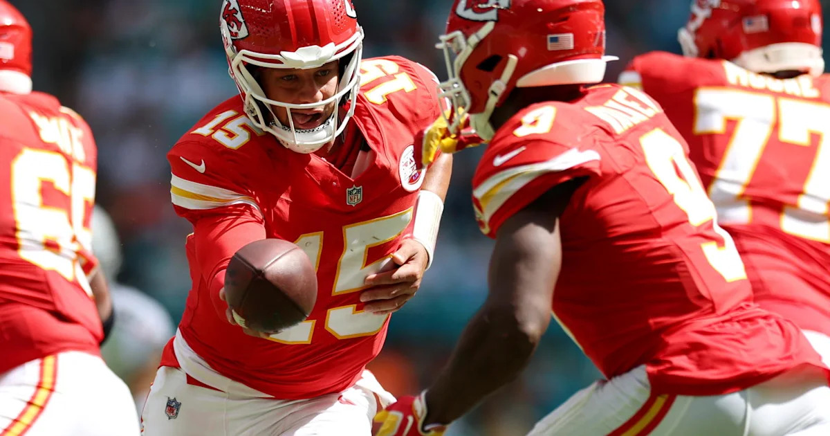 Kansas City Chiefs running back Kenneth Walker III earns AFC Offensive Player of the Month honors.