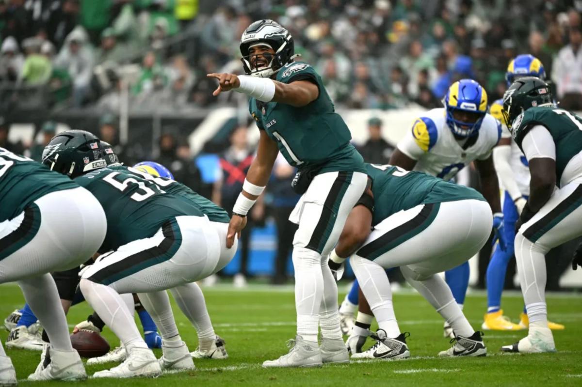 Jalen Hurts caught on live mic cursing at Eagles receivers during Rams loss